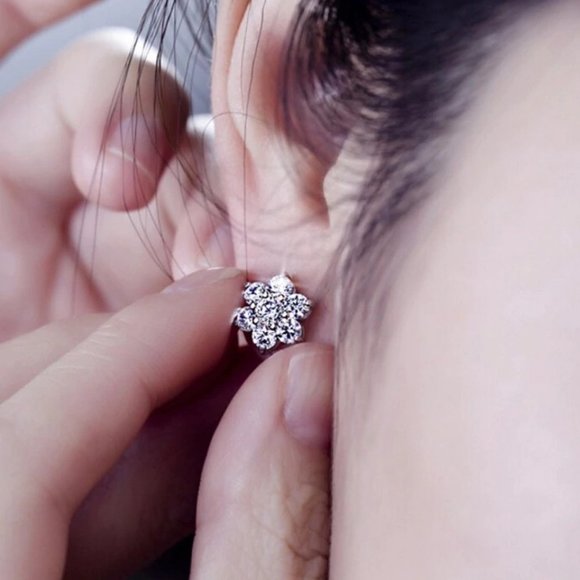 *NEW 925 Sterling Silver Diamond Flower Earrings 0 - Picture 2 of 10